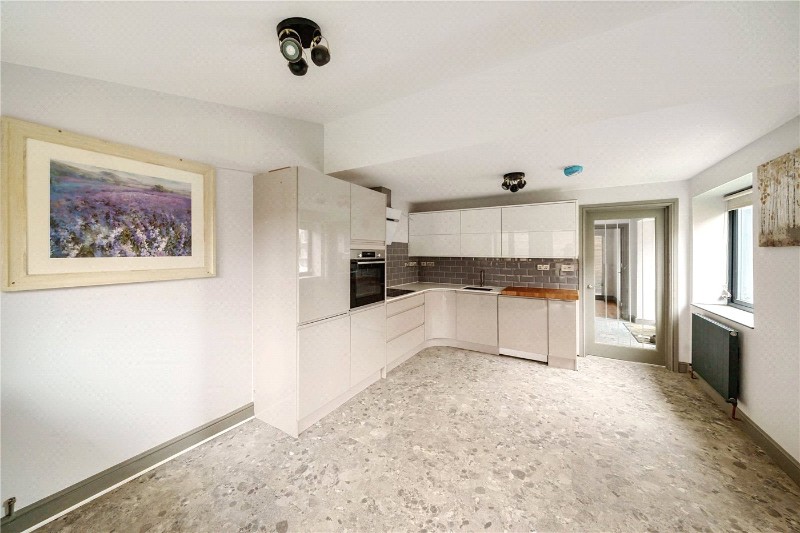Dollis Drive, Farnham, Surrey, GU9