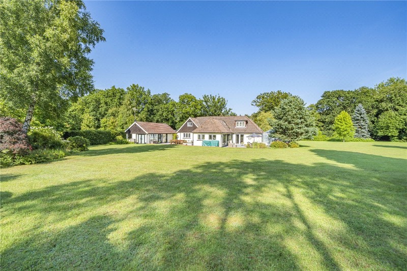 Hale House Lane, Churt, Farnham, Surrey, GU10