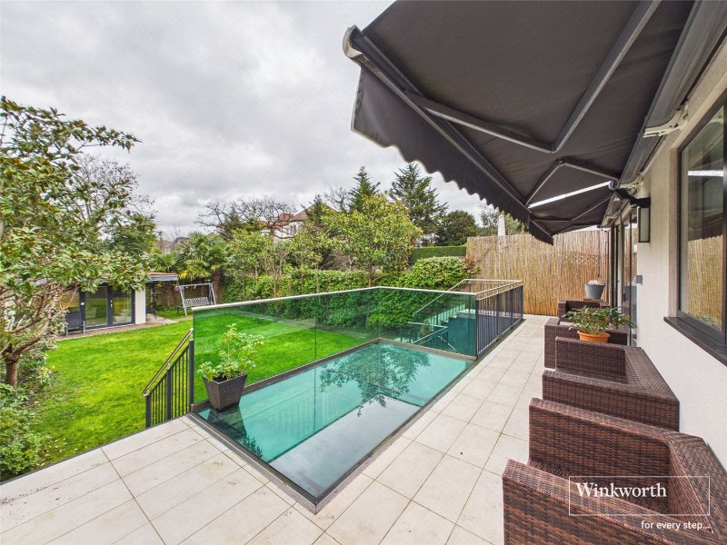 Edgeworth Crescent, London, NW4