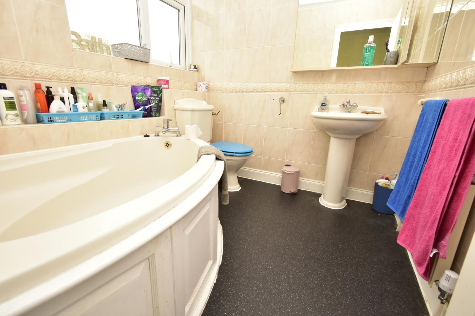 A BATHROOM 1.JPG