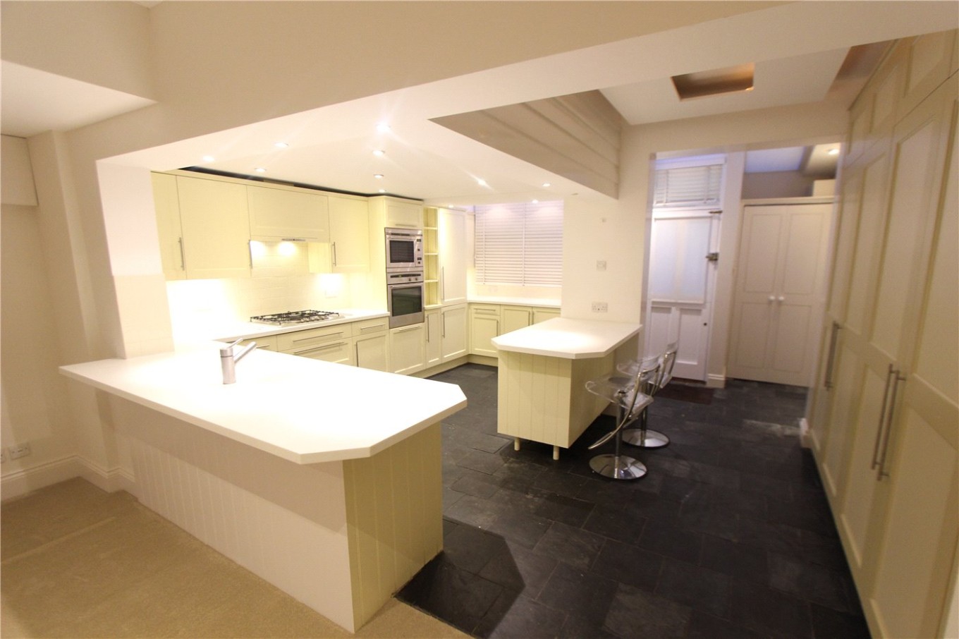 2 bedroom property to rent in Leigh Hill, LeighonSea, Essex, SS9 (Ref