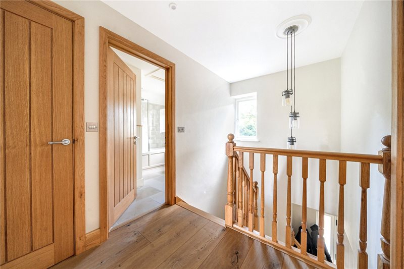 East Bridge Close, Tilford, Farnham, Surrey, GU10