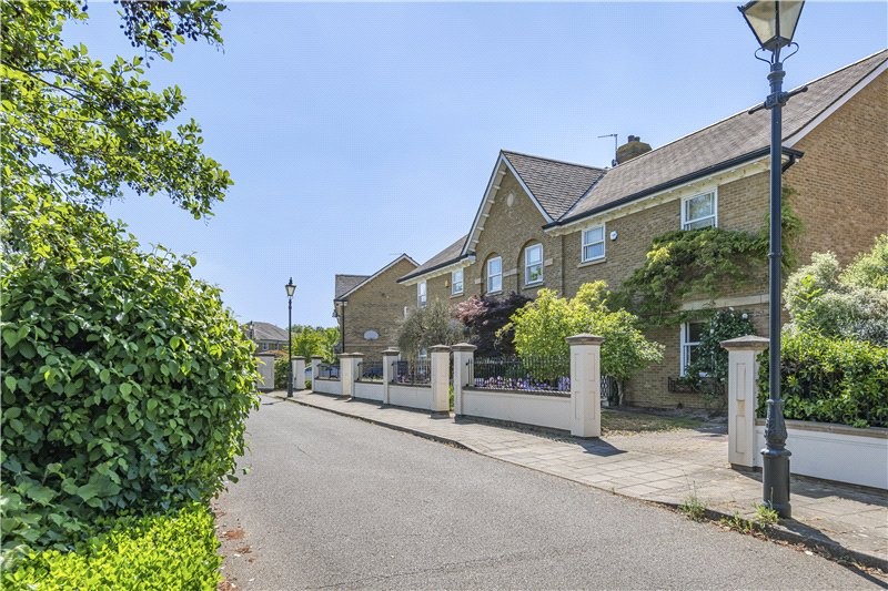 Devereux Lane, Barnes, London, SW13