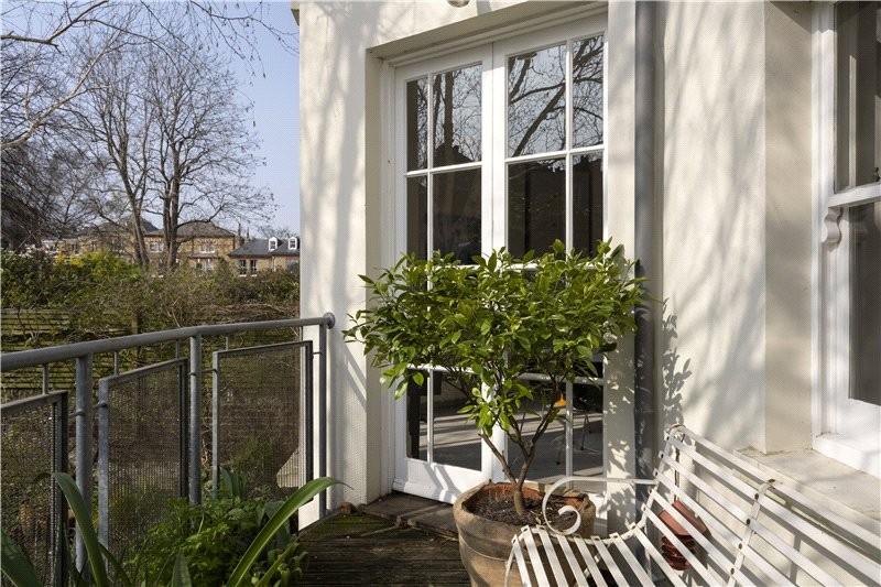 Stockwell Park Crescent, London, SW9
