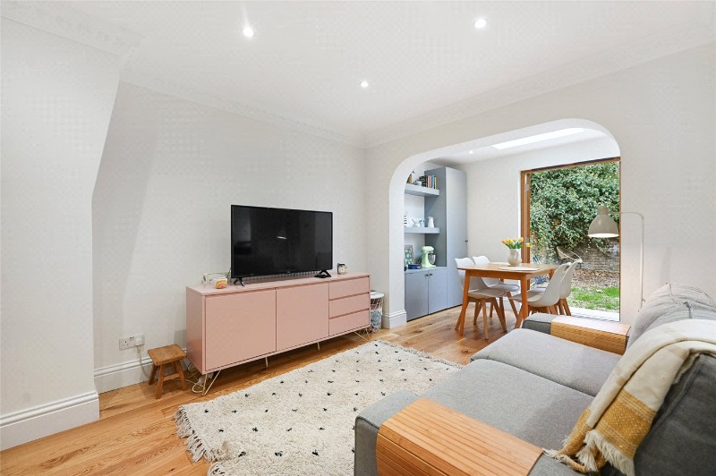 Bloemfontein Avenue, London, W12