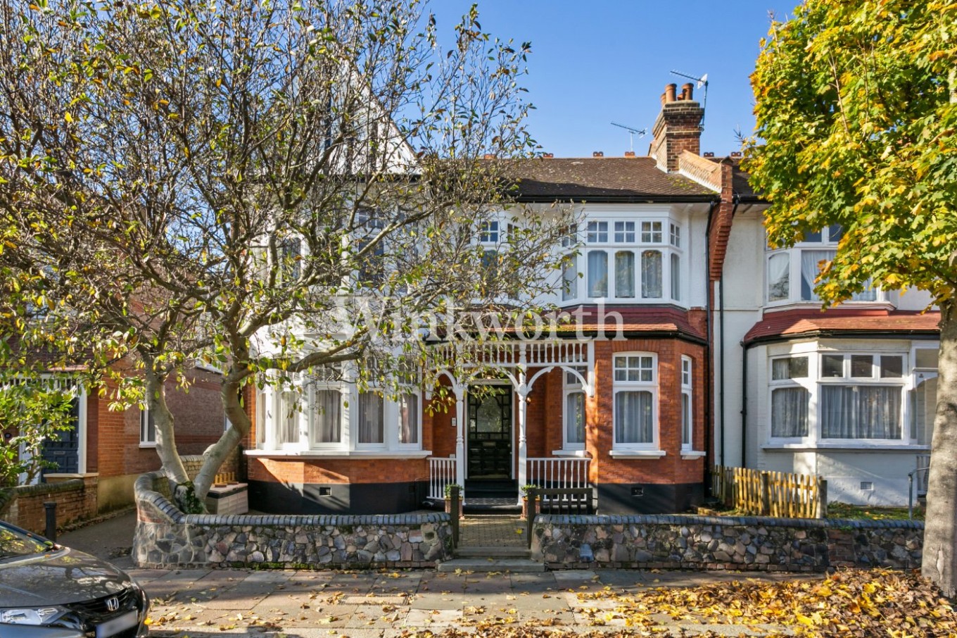 Properties for sale in Palmers Green Winkworth Palmers Green Estate