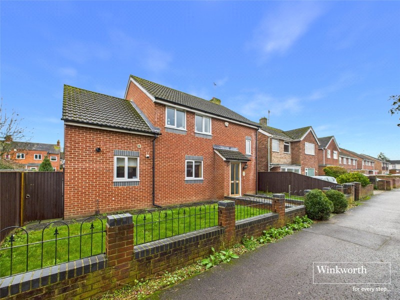 Wellington Close, Newbury, Berkshire, RG14
