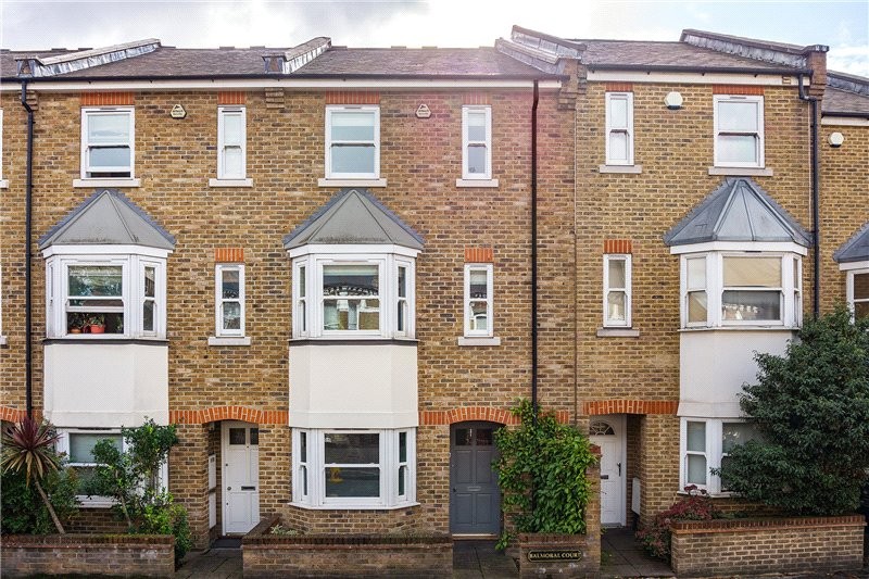 3 bedroom property for sale in Balmoral Court, 40 Merrow Street, Walworth, SE17 (Ref KEN180414