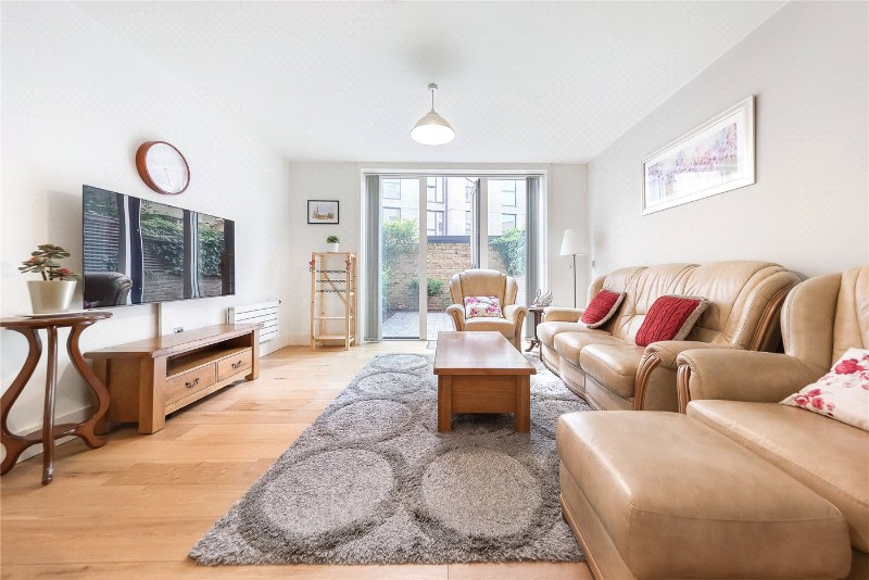 Narrowboat Avenue, Brentford, TW8