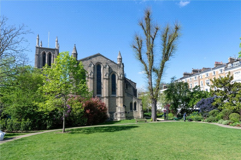 St. James's Gardens, London, W11