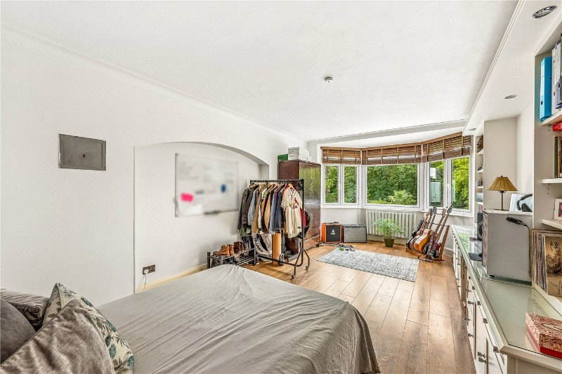 Creighton Avenue, London, N2