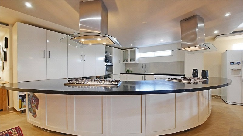 Great West Road, Isleworth, TW7