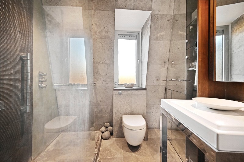 Bedford Avenue, London, WC1B