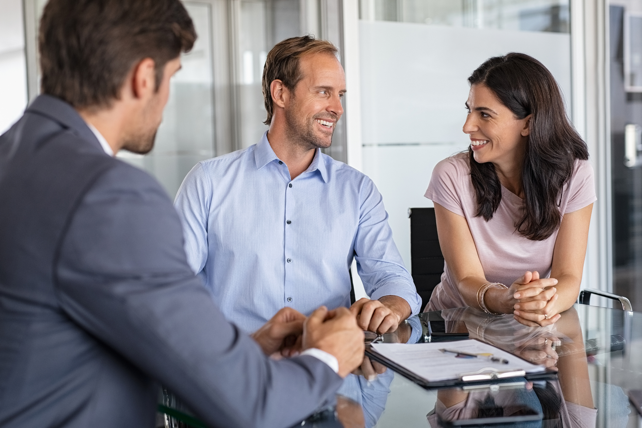 Agent-discussing-offers-with-couple