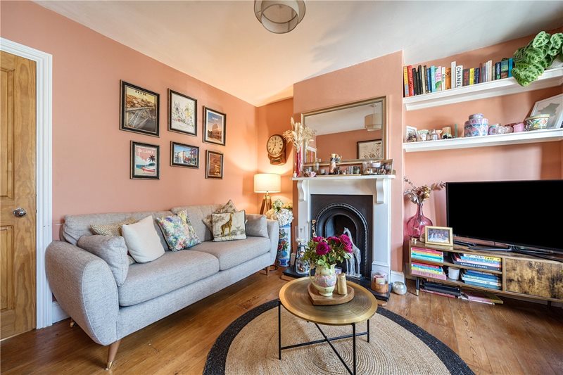 Wykeham Road, Farnham, Surrey, GU9