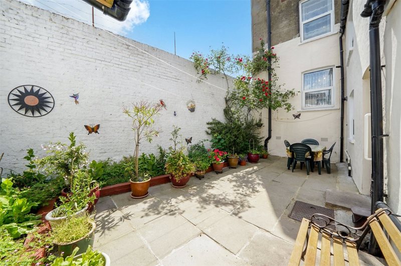 Kiver Road, London, N19