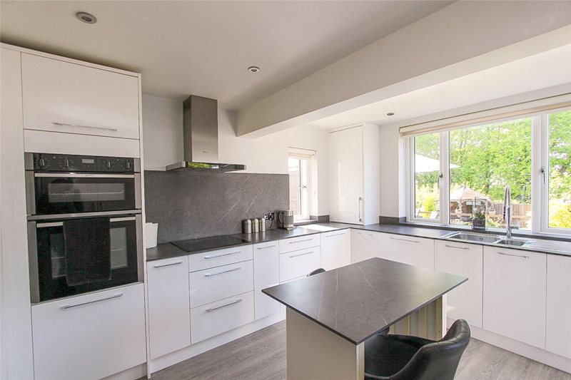 Cotswold Avenue, Rayleigh, Essex, SS6