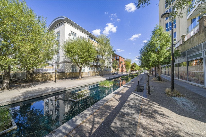 Water Gardens Square, London, SE16