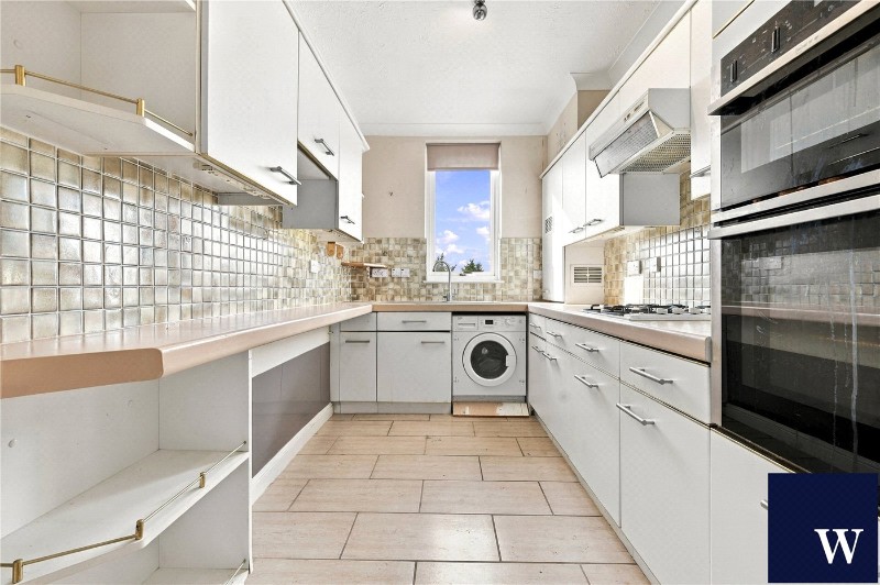Hamilton Square, Sandringham Gardens, Finchley, London, N12