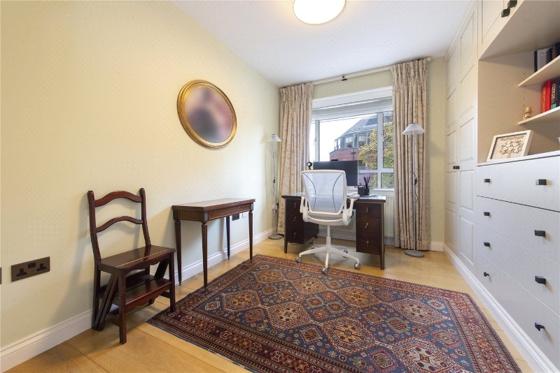 Riverside Drive, Golders Green Road, London, NW11