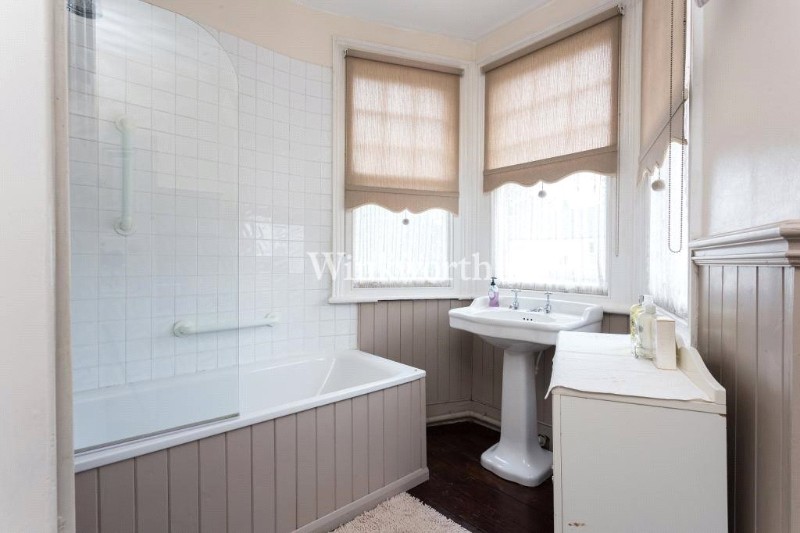 Riverway, London, N13