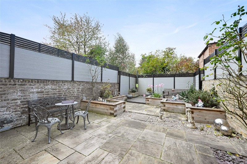 Bloemfontein Road, London, W12