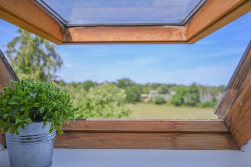 Cricket Hill, Finchampstead, Wokingham, Berkshire, RG40