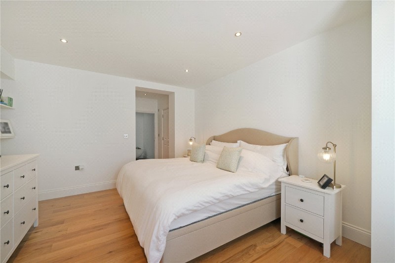 Ferme Park Road, London, N8