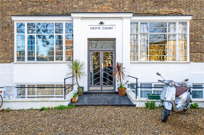 Larkhall Rise, London, SW4