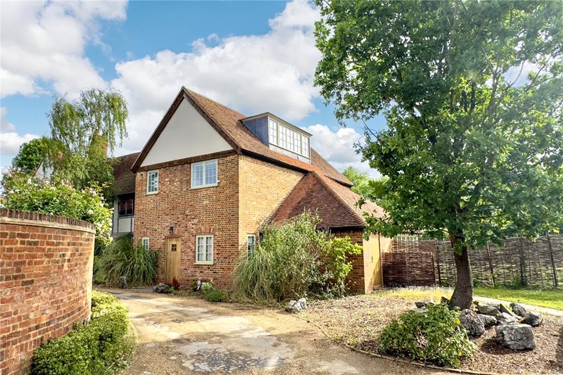 Denham Lane, Chalfont St. Peter, Gerrards Cross, Buckinghamshire, SL9