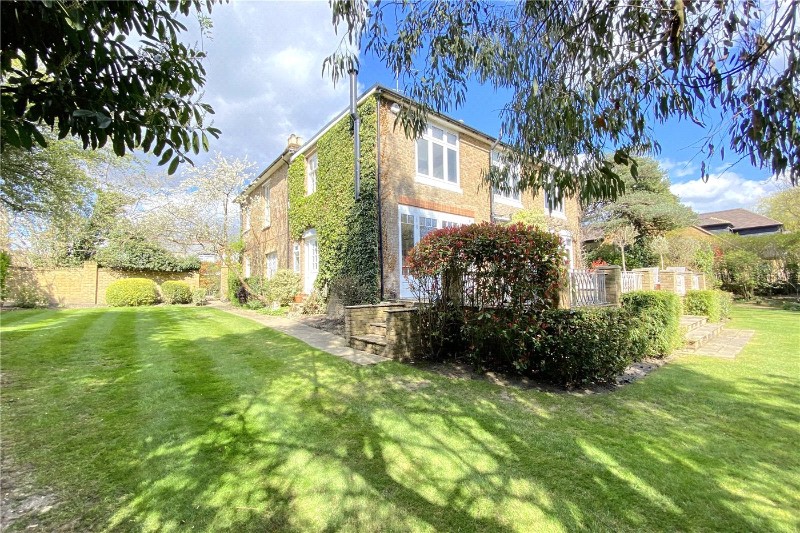 Mayflower Way, Farnham Common, SL2