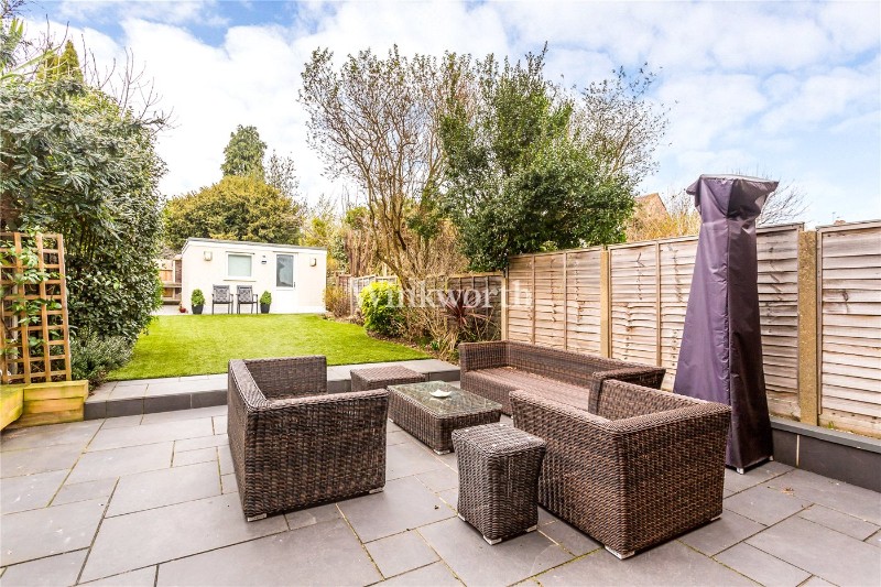 River Avenue, London, N13