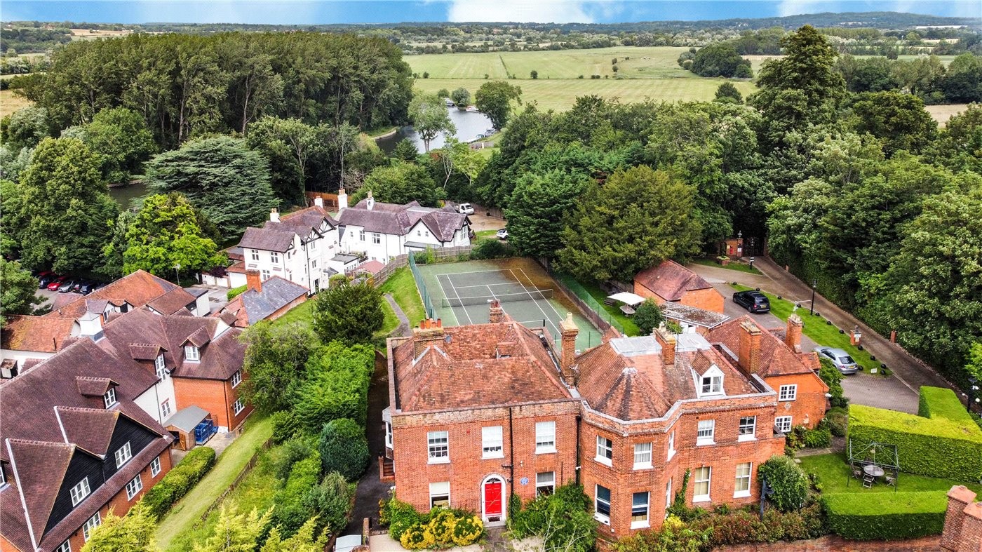 6 bedroom property for sale in Thames Street, Sonning, Reading, RG4 (Ref REA160423) £1,750,000