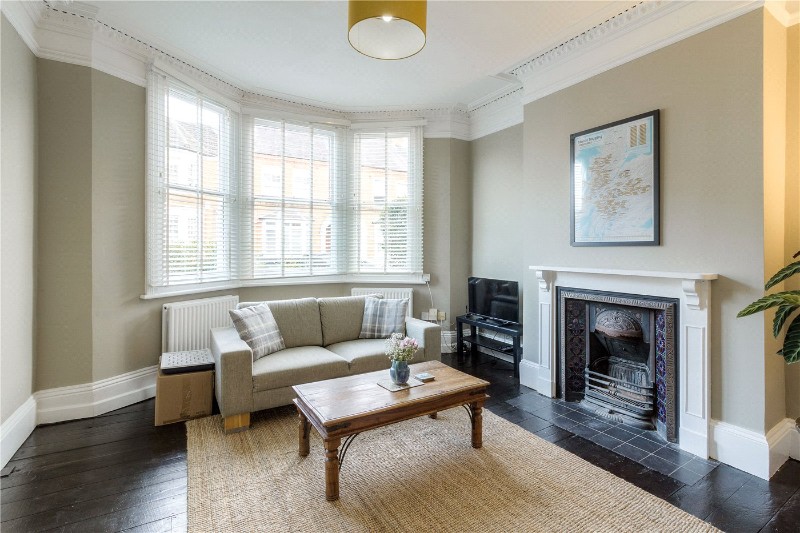 Holly Road, Abington, NN1