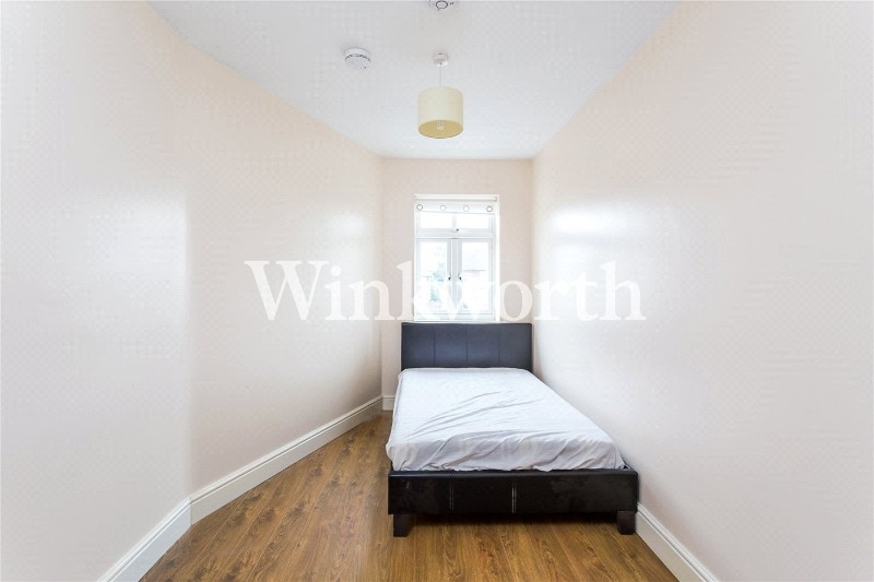 Conway Gardens, Enfield, EN2