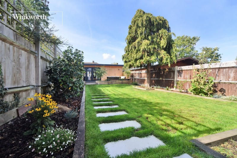 Ardrossan Gardens, Worcester Park, Surrey, KT4