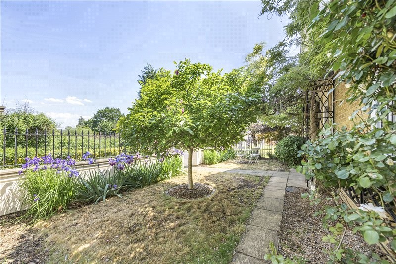 Devereux Lane, Barnes, London, SW13