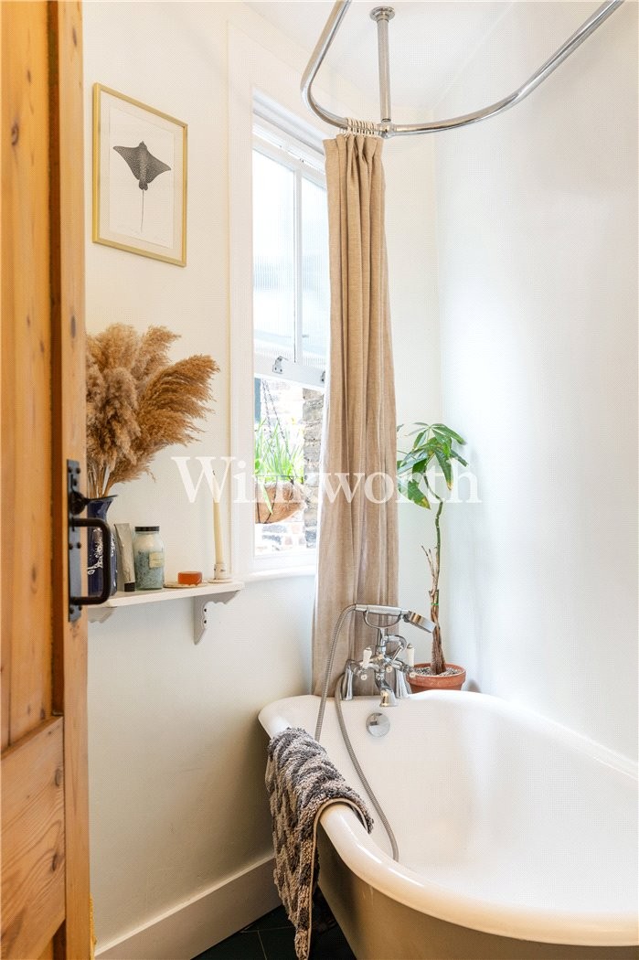 Victoria Crescent, London, N15