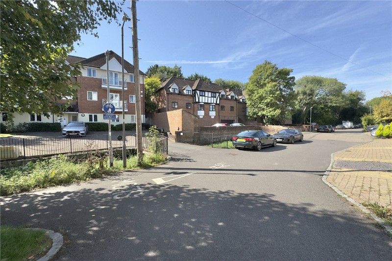 Bassetsbury Lane, High Wycombe, HP11