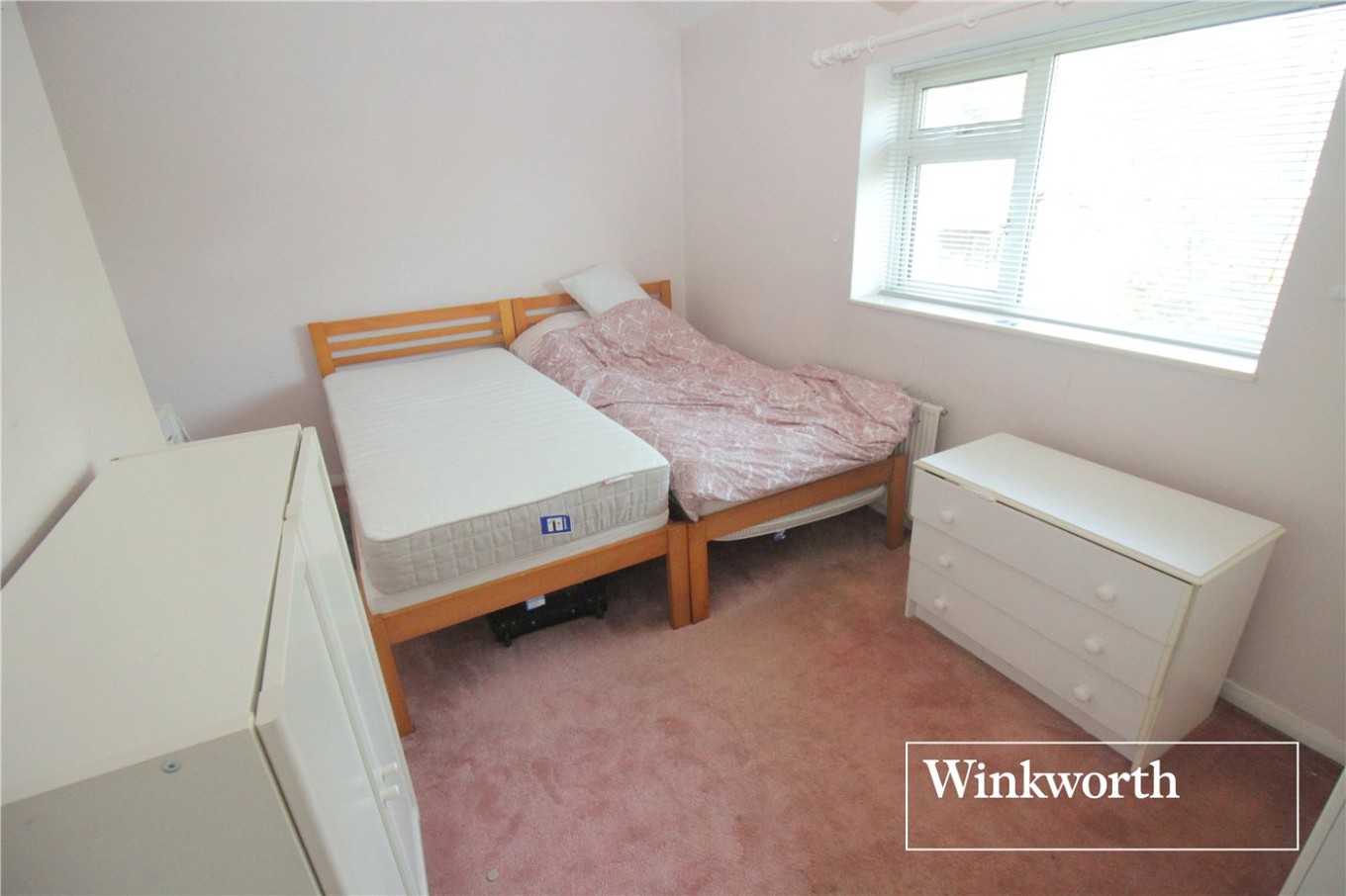 3 bedroom property for sale in Stanborough Avenue, Borehamwood