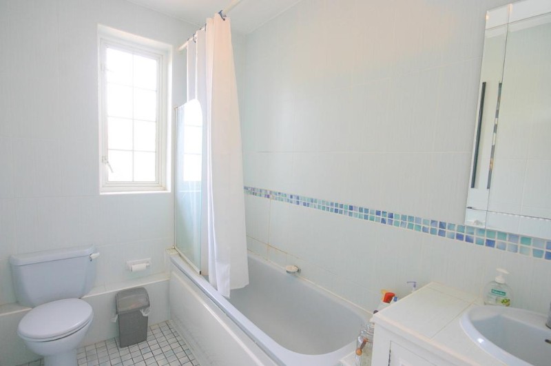 Gloucester Court, Kew Road, Kew, TW9
