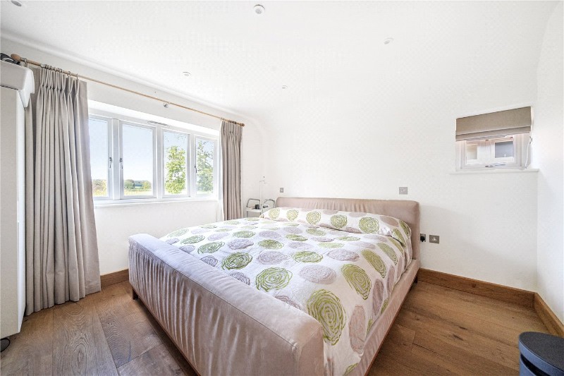 East Bridge Close, Tilford, Farnham, Surrey, GU10
