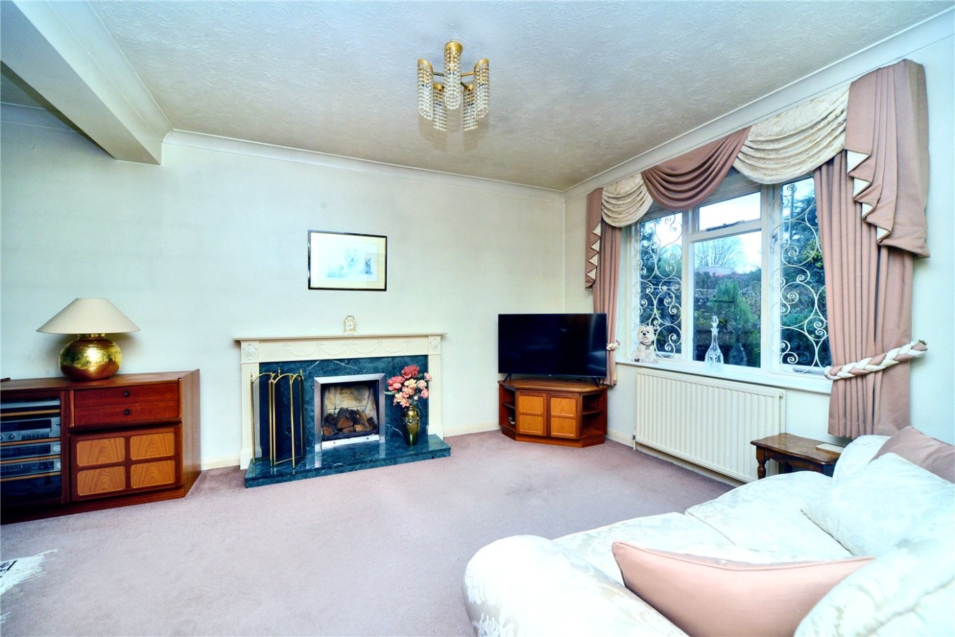 3 bedroom property for sale in Grange Gardens, Banstead, Surrey, SM7