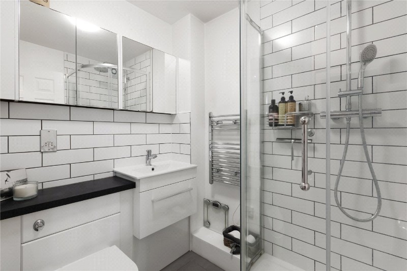 Lisle Close, London, SW17