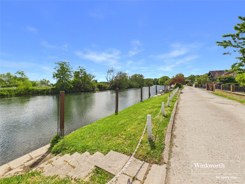 Wintringham Way, Purley on Thames, Reading, Berkshire, RG8
