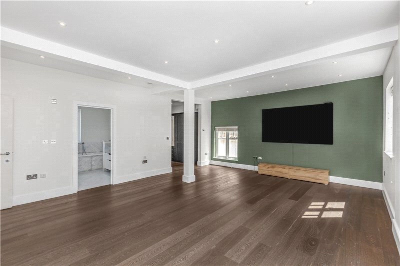 Beverley Close, Barnes, London, SW13