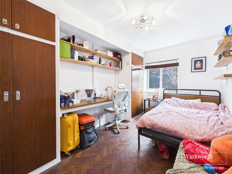 Great North Way, London, NW4