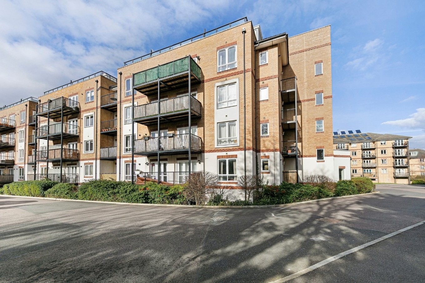 2 bedroom property for sale in Radcliffe House, 3 Worcester Close