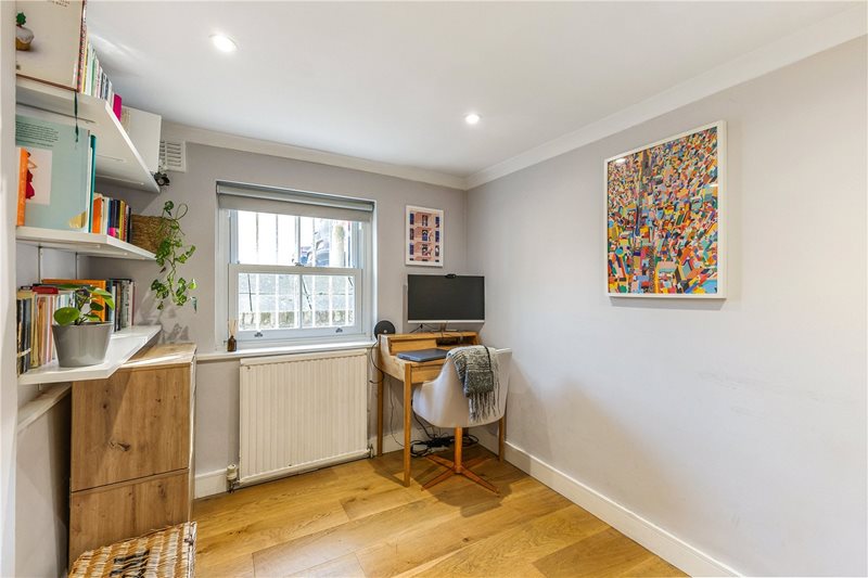 Larkhall Rise, London, SW4