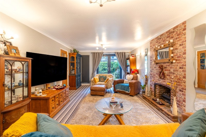Wimborne Road West, Stapehill, Wimborne, Dorset, BH21